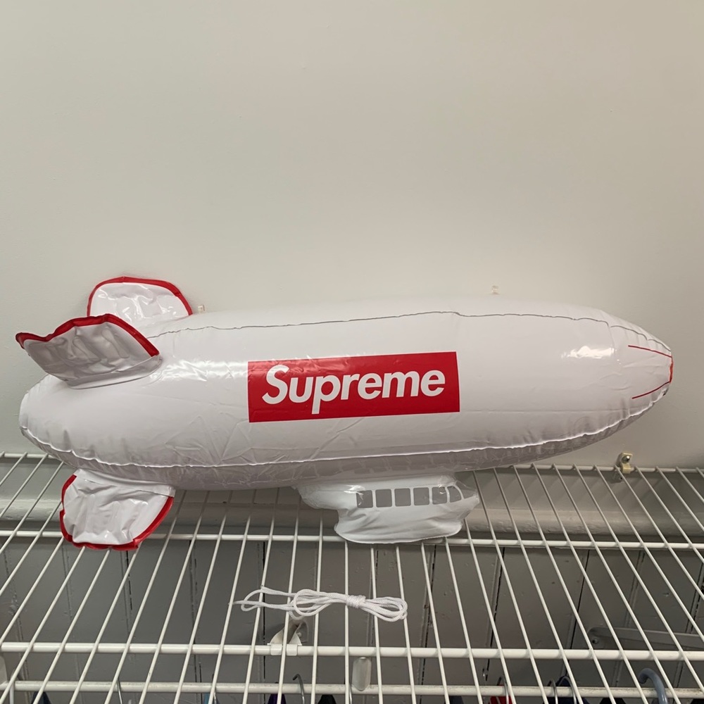 Supreme Blimp FW/17
